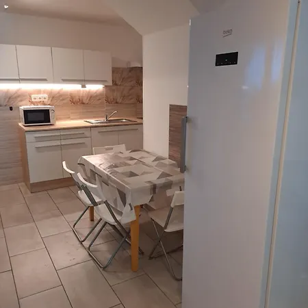 בית אירוח Amalia *